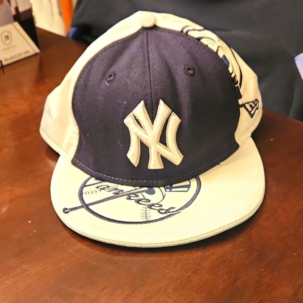 MLB New York Yankees White & Black 59Fifty Baseball Hat Cap